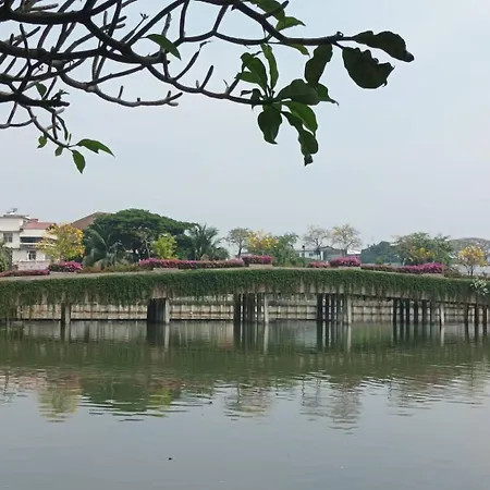 Kanlayana Hostel